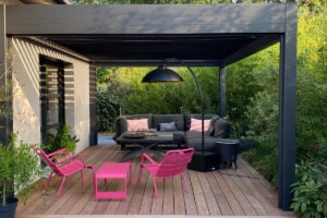 Lire la suite à propos de l’article Pergola adossée : pour profiter de votre extérieur tout au long de l’année