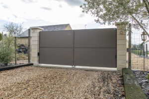 Lire la suite à propos de l’article Portail battant Quadra – Ille-et-Vilaine (35)