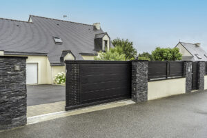 Lire la suite à propos de l’article Portail coulissant et portillon Signature et clôtures Origin et Tahoma – Côtes d&rsquo;Armor (22)