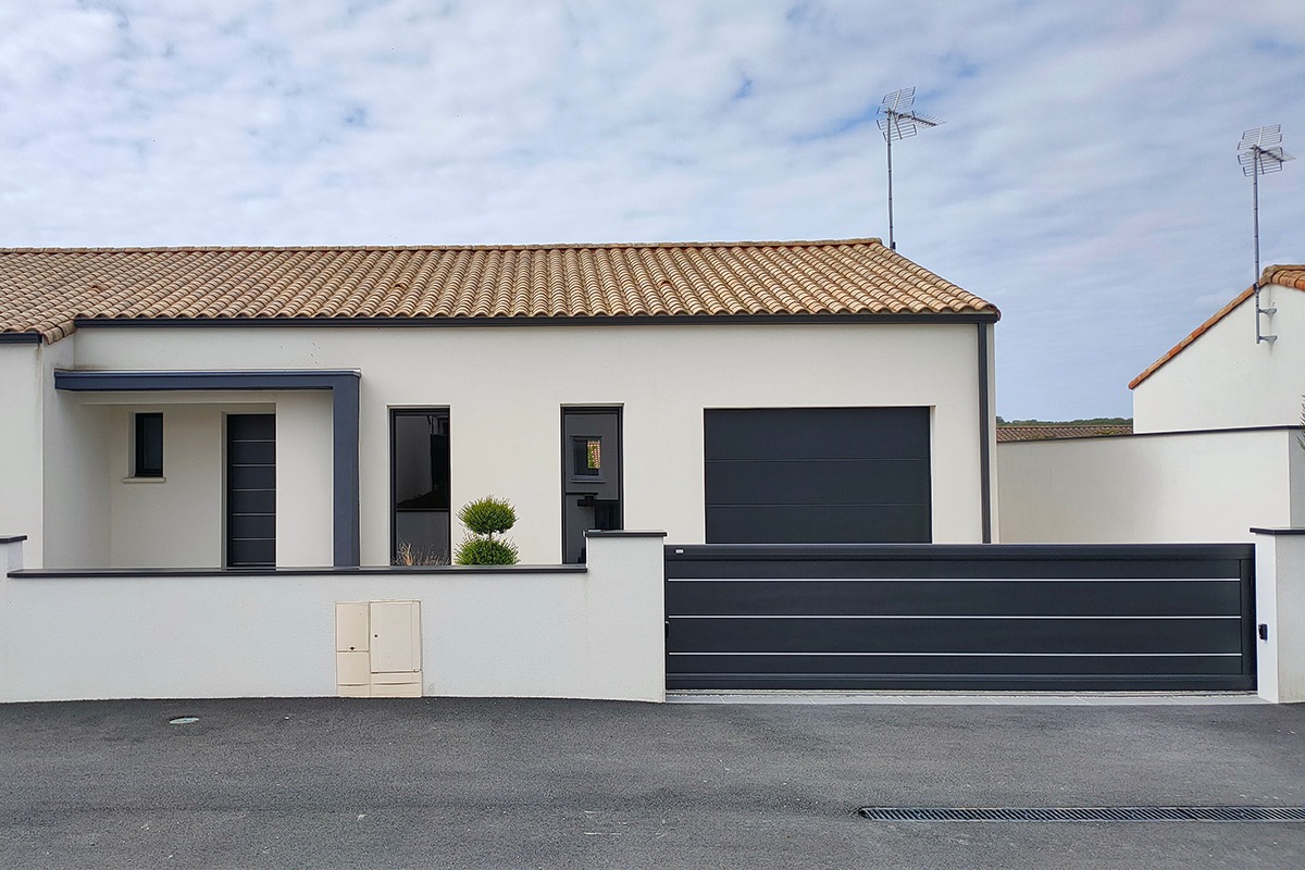 Portail coulissant alu gamme Signature modèle Origin 255 - RAL2100