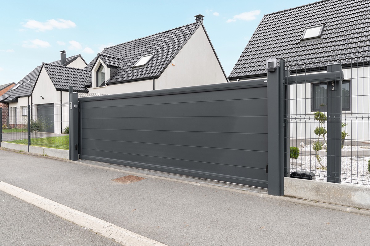 Portail coulissant alu gamme Signature modèle Origin 255 - RAL7016