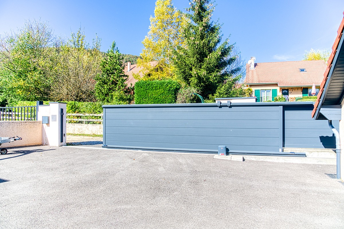 Portail coulissant alu gamme Signature modèle Origin 255 - RAL7016