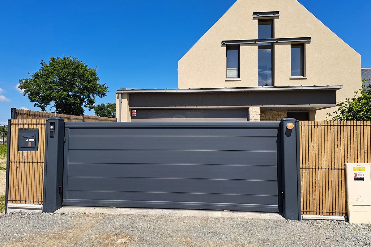 Portail coulissant alu gamme Signature modèle Origin 255 - RAL7016