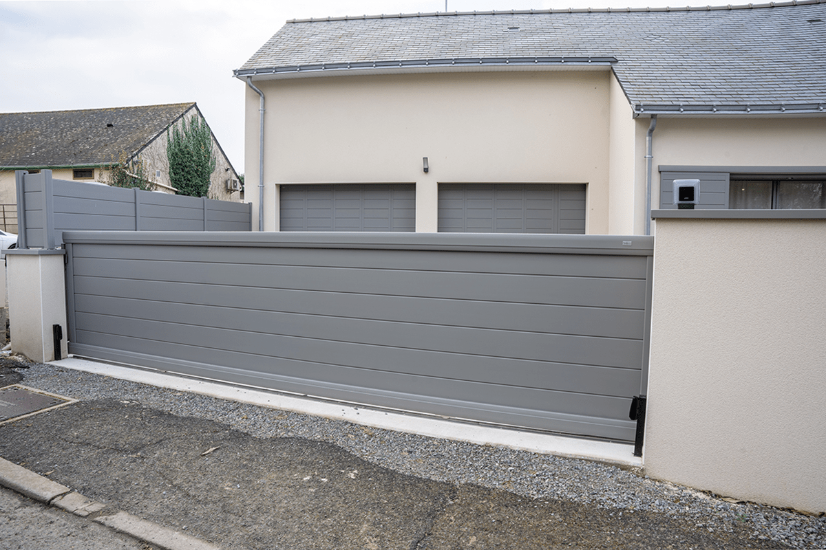 Portail coulissant Signature Origin lames 170 RAL 9007