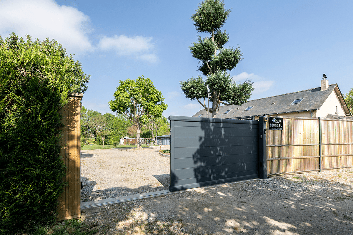 Portail coulissant Signature Origin lames 255 RAL 7016