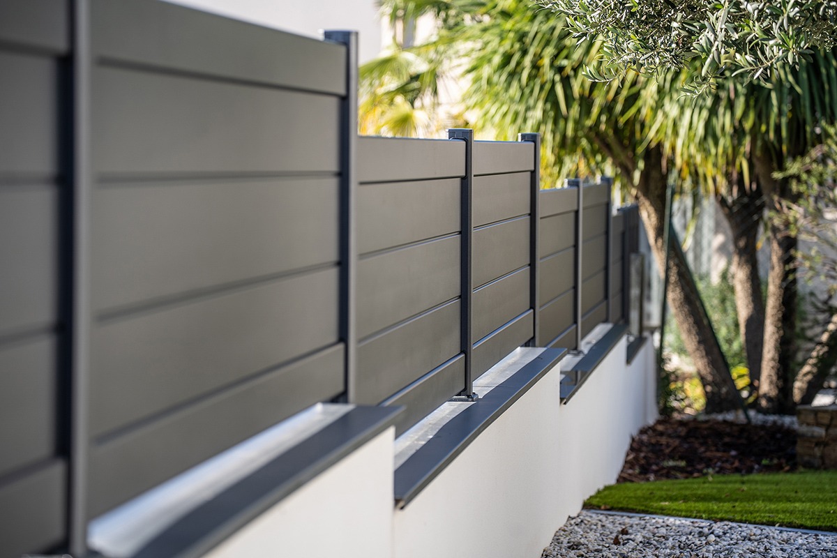 Clôture alu gamme Signature modèle Origin CL170 - RAL2100