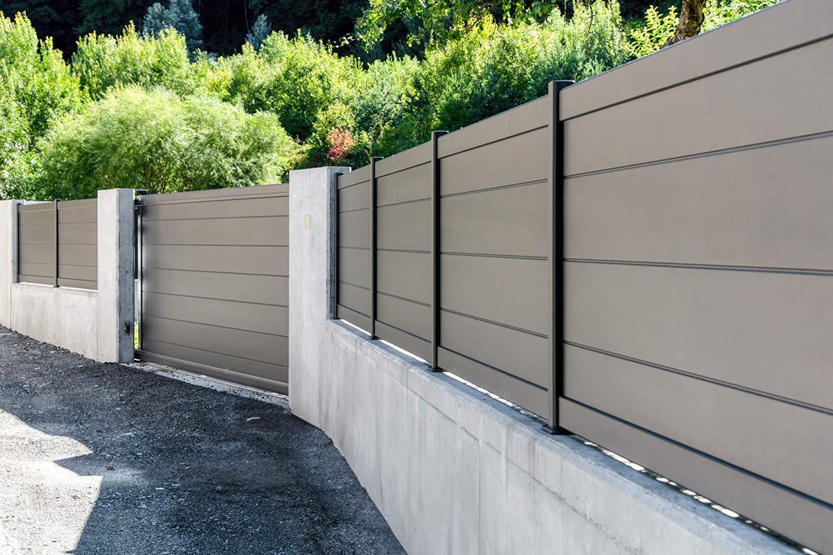 Clôture alu gamme Signature modèle Origin CL255 - RAL2100