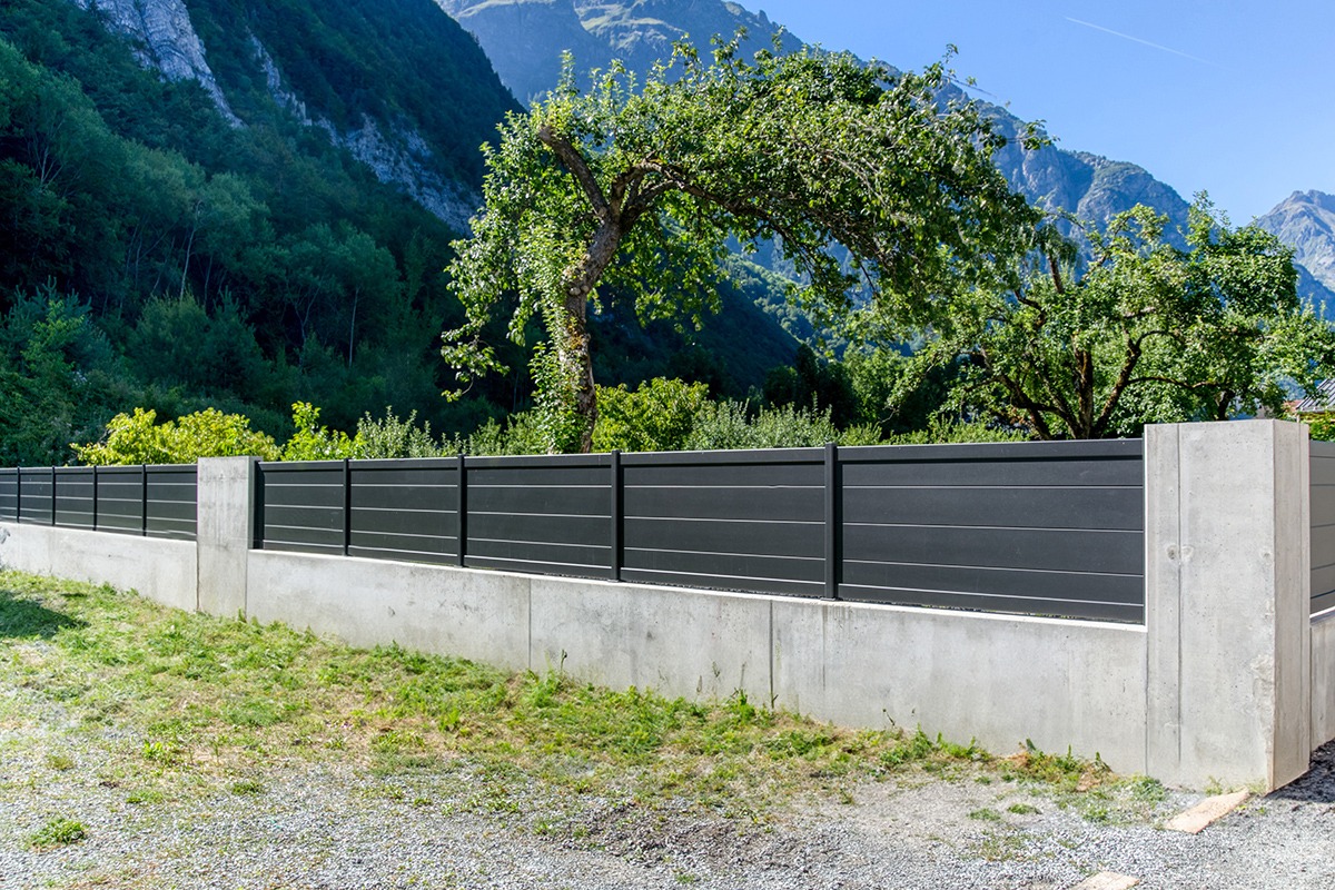 Clôture alu gamme Signature modèle Origin CL255 - RAL2100