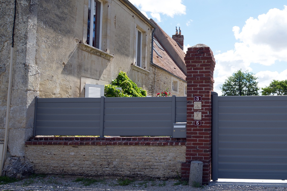 Clôture alu gamme Signature modèle Origin Brise-vent - RAL7037