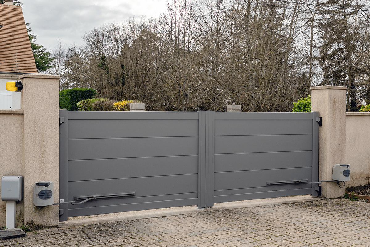 Portail battant Signature Origin lames 255 RAL 9007