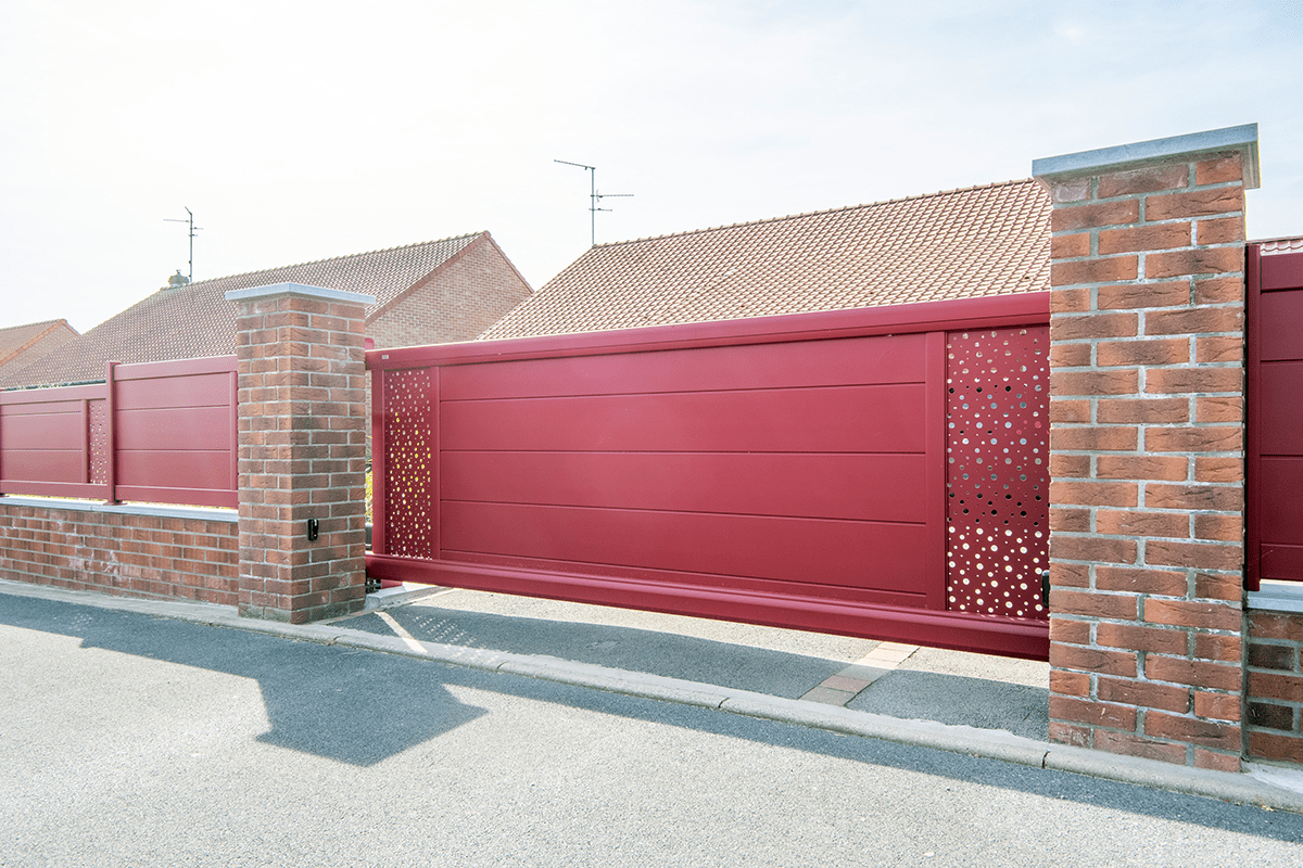 Portail autoportant Signature Arial lames 255 RAL 3004 décor bulles de savon