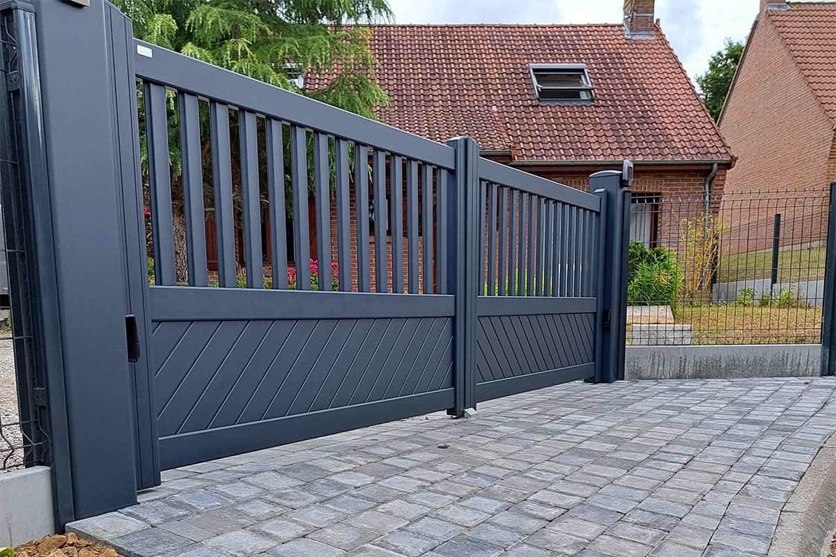 Portail battant alu gamme Classic modèle Aragon - RAL7016