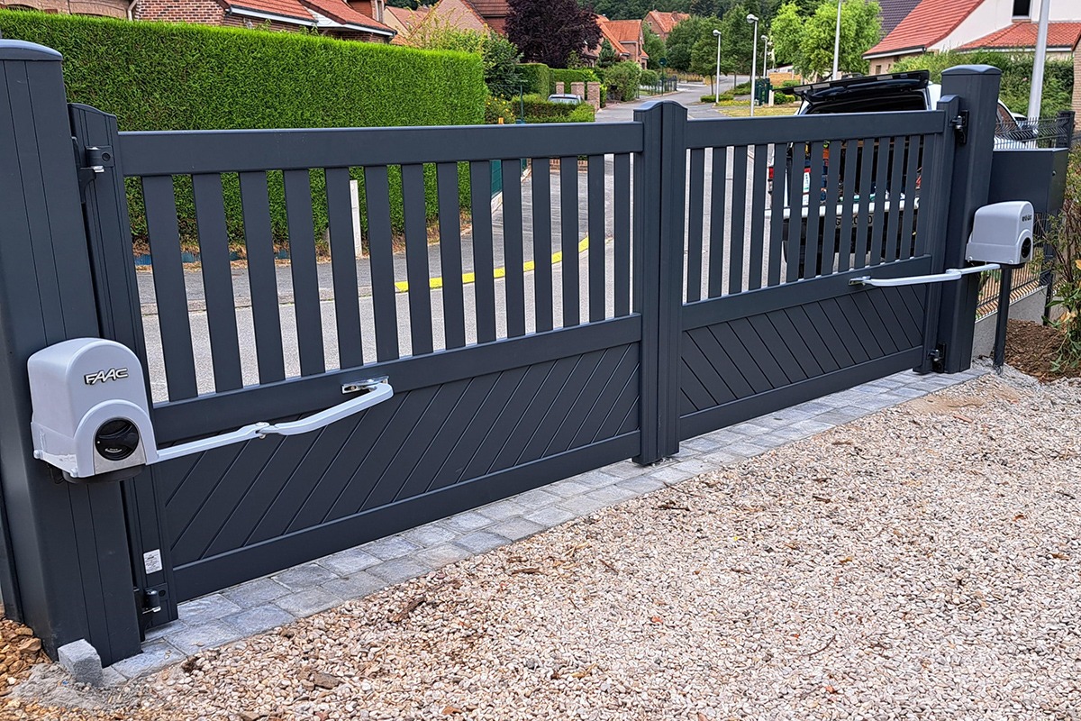 Portail battant alu gamme Classic modèle Aragon - RAL7016