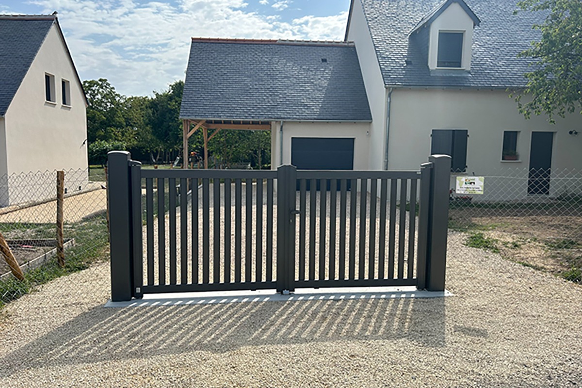 Portail battant alu gamme Classic modèle Vian - RAL7016