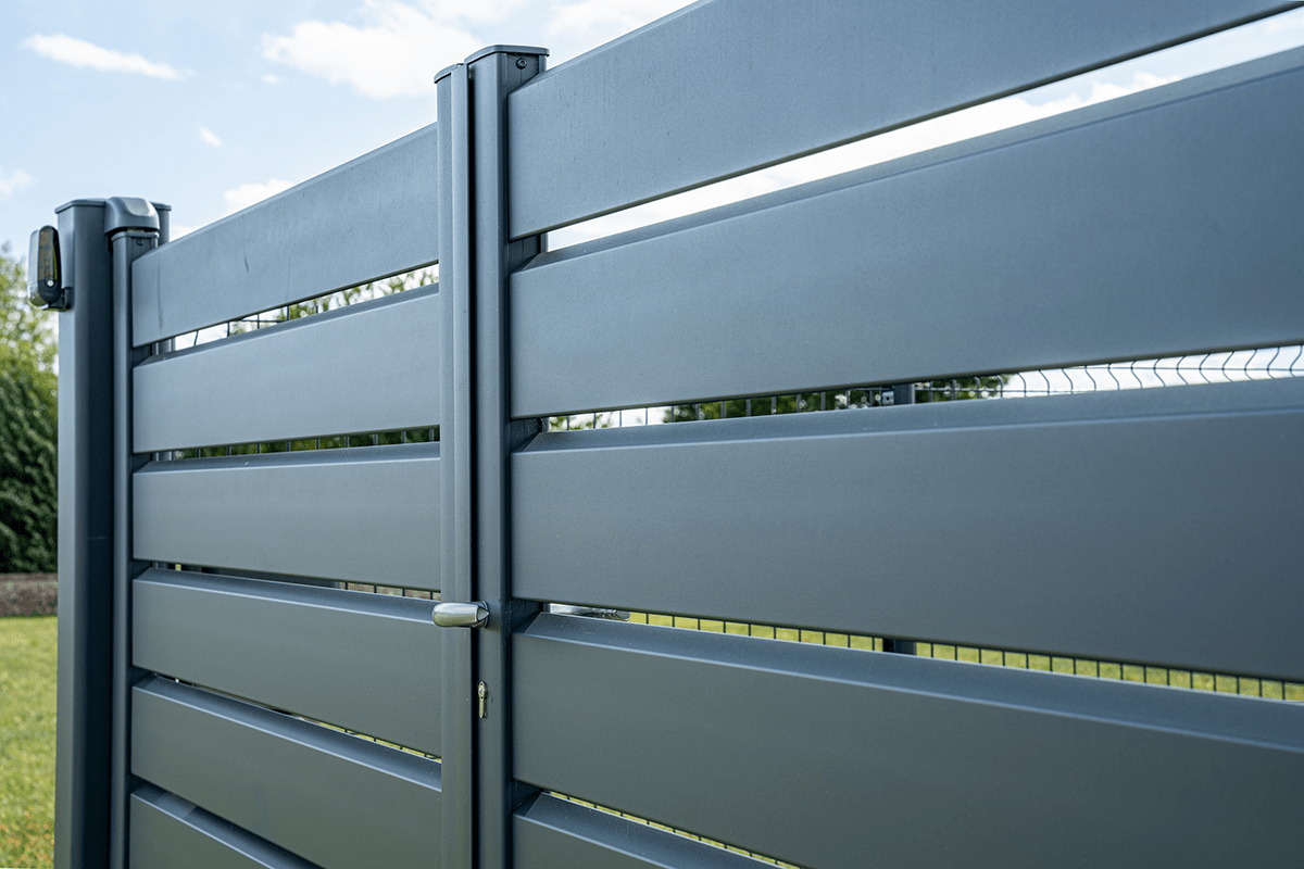 Portail battant alu gamme Optimo modèle Andromède - RAL7016