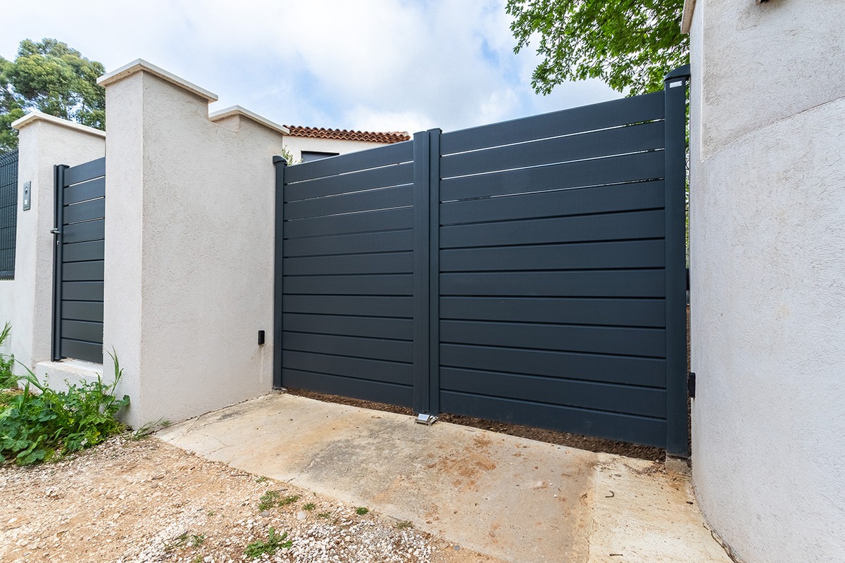 Portail battant alu gamme Optimo modèle Orion - RAL7016