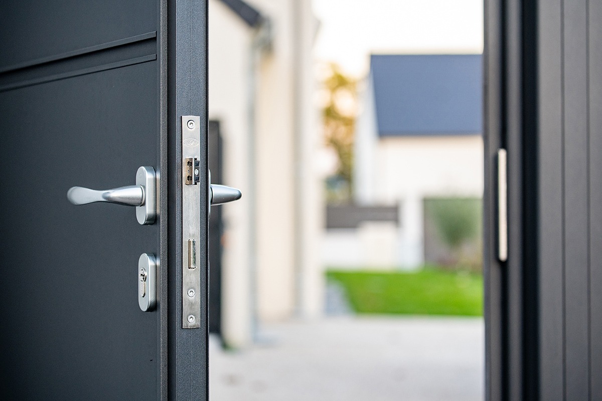 Portail battant alu gamme Quadra modèle B8 - RAL2100