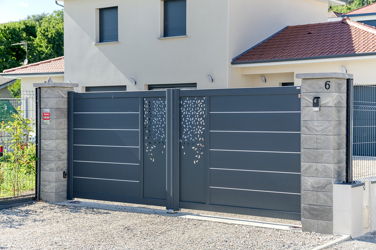 Portail battant alu gamme Signature modèle Aster 255 décor Dispersion et Jonc alu - RAL7016