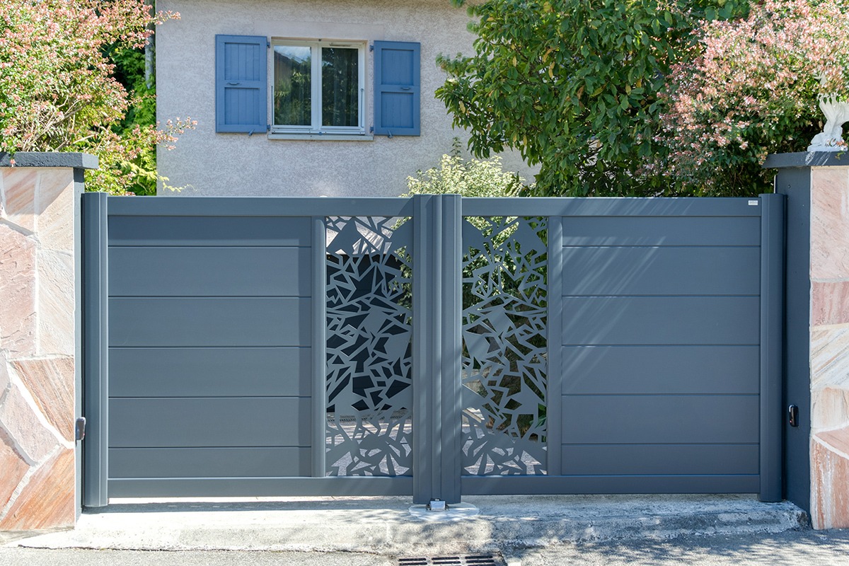 Portail battant alu gamme Signature modèle Aster 255 décor Futuriste - RAL7016