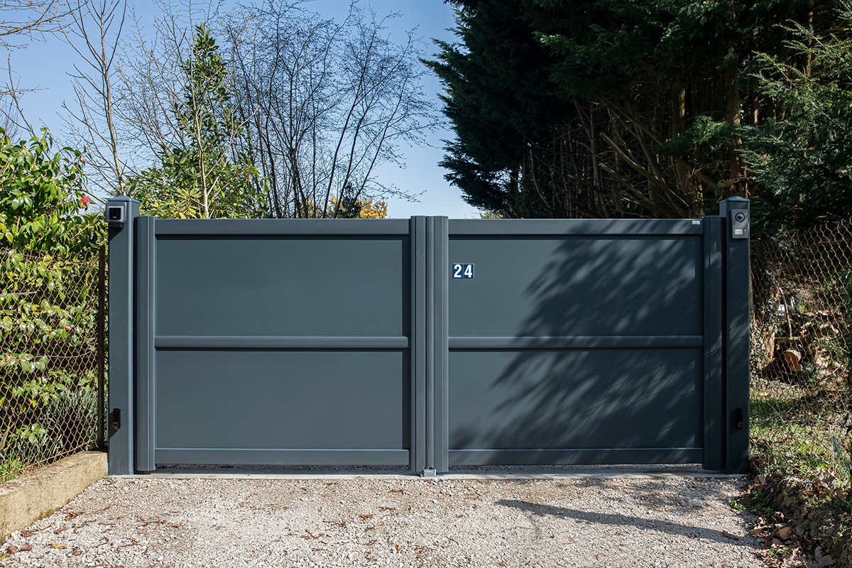 Portail battant alu gamme Signature modèle Caladea - RAL7016