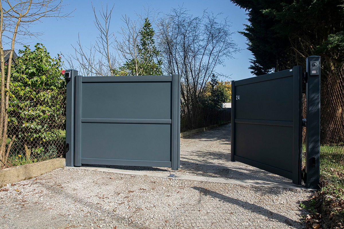 Portail battant alu gamme Signature modèle Caladea - RAL7016