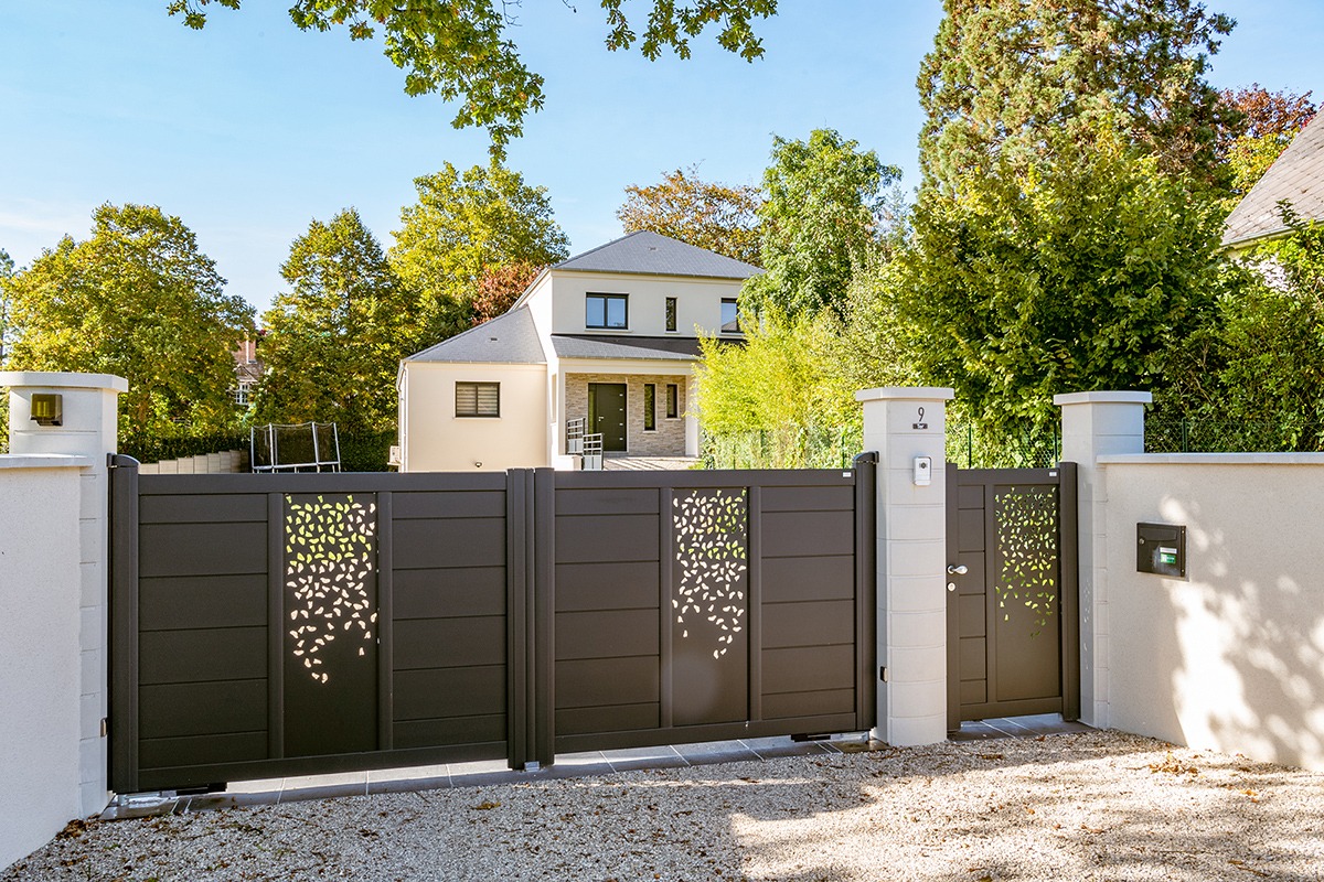 Portail battant alu gamme Signature modèle Mandinga 255 - RAL7016