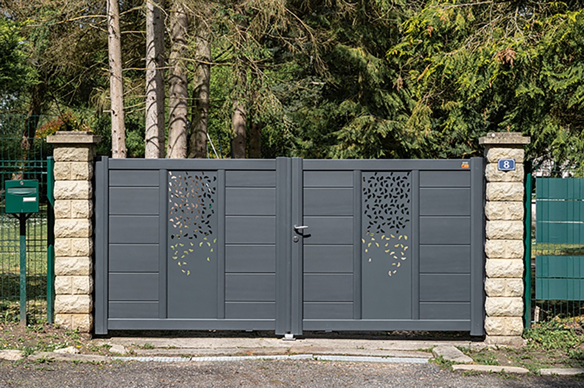 Portail battant alu gamme Signature modèle Mandinga 255 - RAL7016