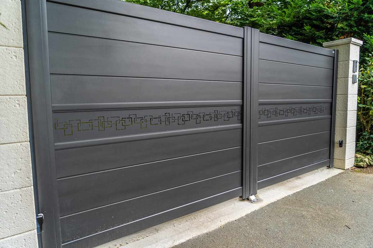 Portail battant alu gamme Signature modèle Nordica 255M - RAL2100