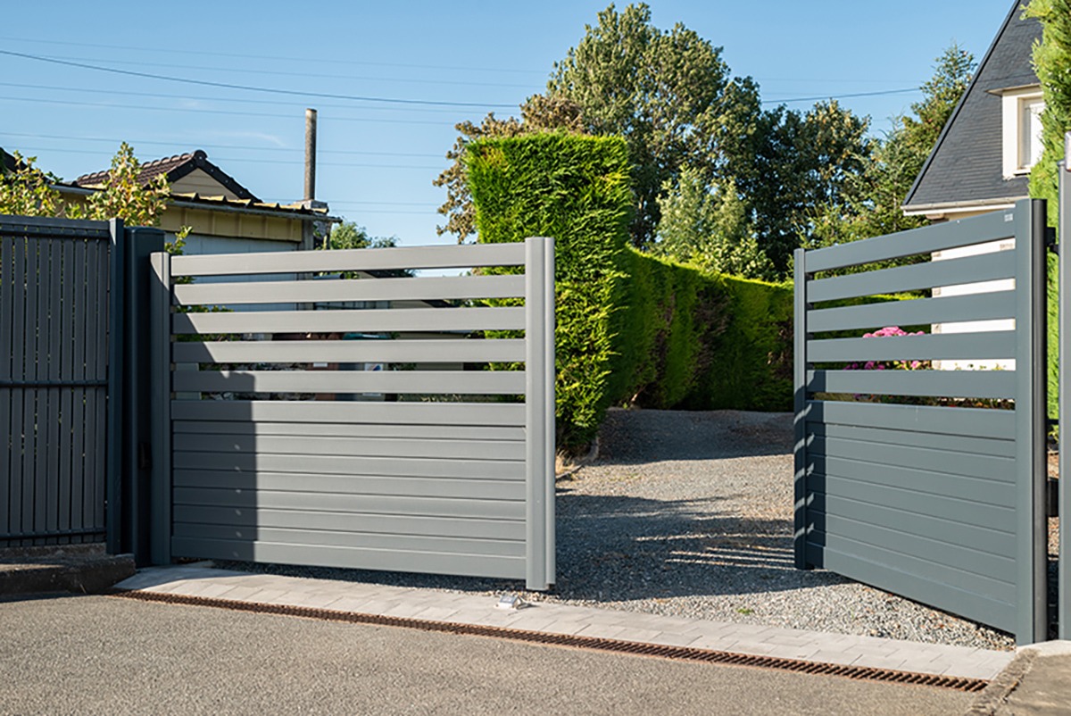 Portail battant alu gamme Signature modèle Zéphir - RAL7016