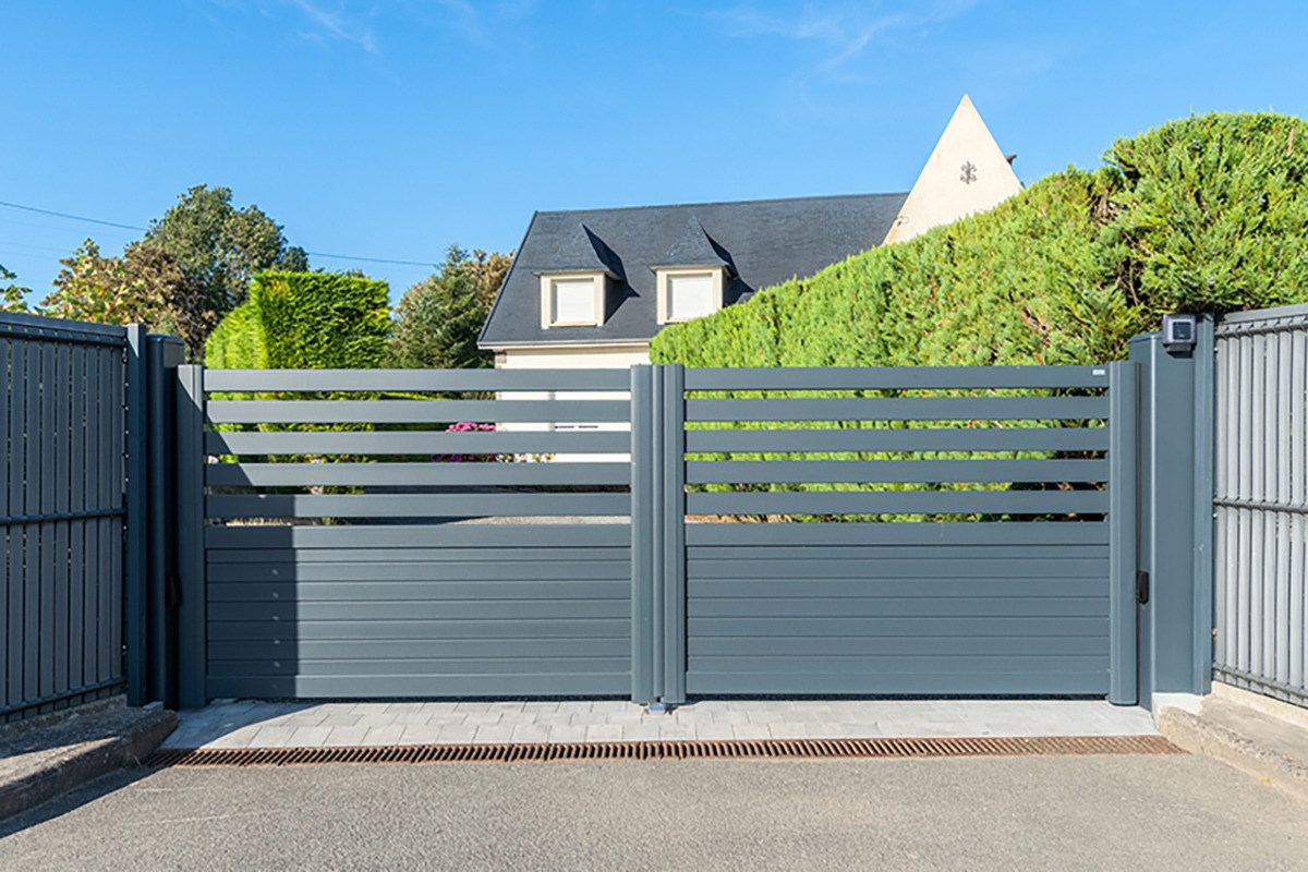 Portail battant alu gamme Signature modèle Zéphir - RAL7016