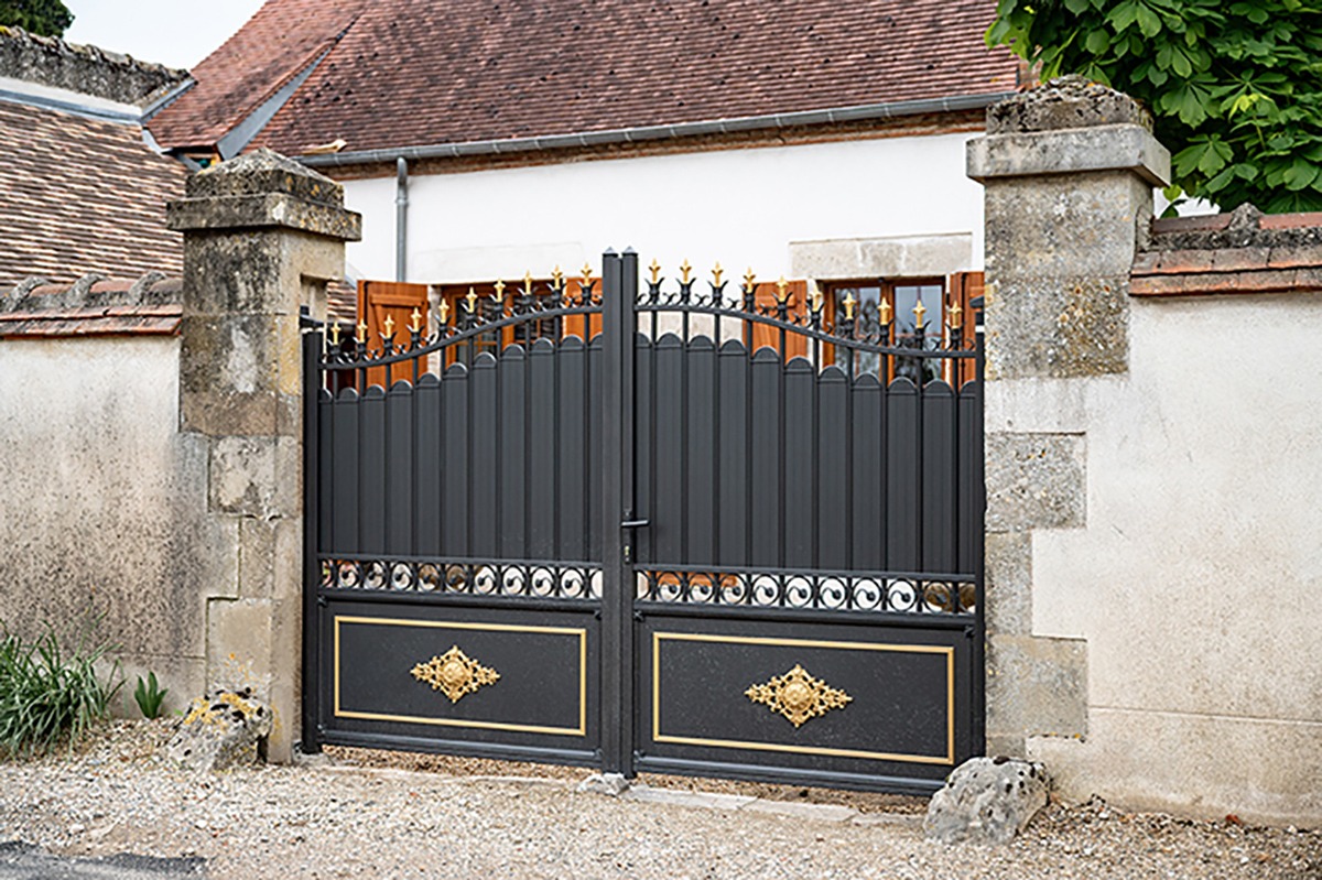 Portail battant alu gamme Tradition modèle Aubervilliers - RAL2100