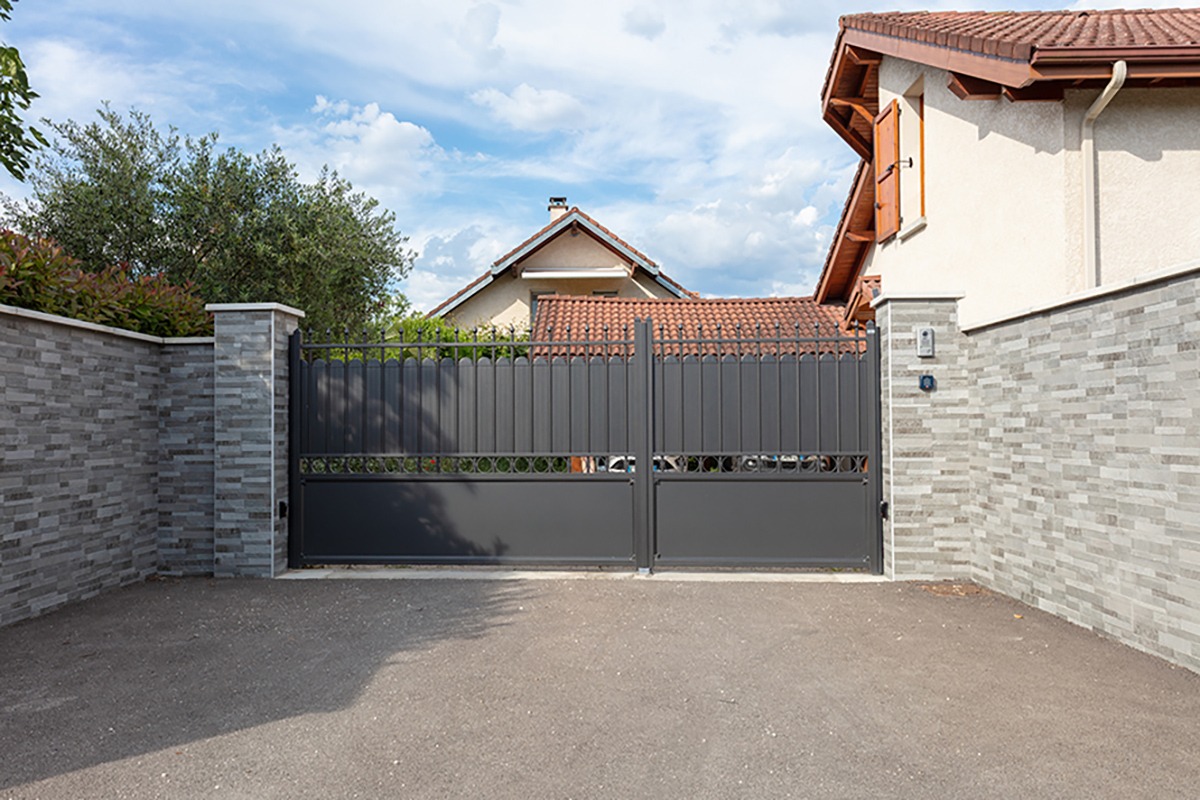 Portail battant alu gamme Tradition modèle Molitor - RAL2100