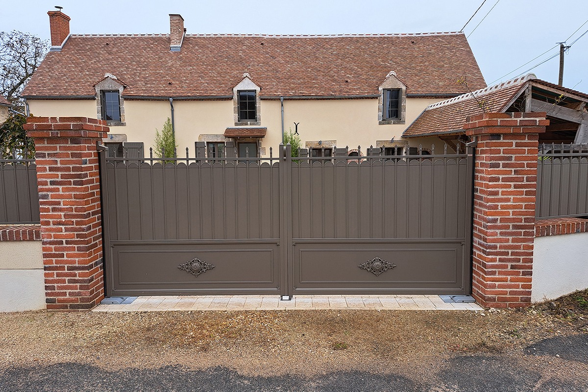 Portail battant alu gamme Tradition modèle Molitor - RAL7006