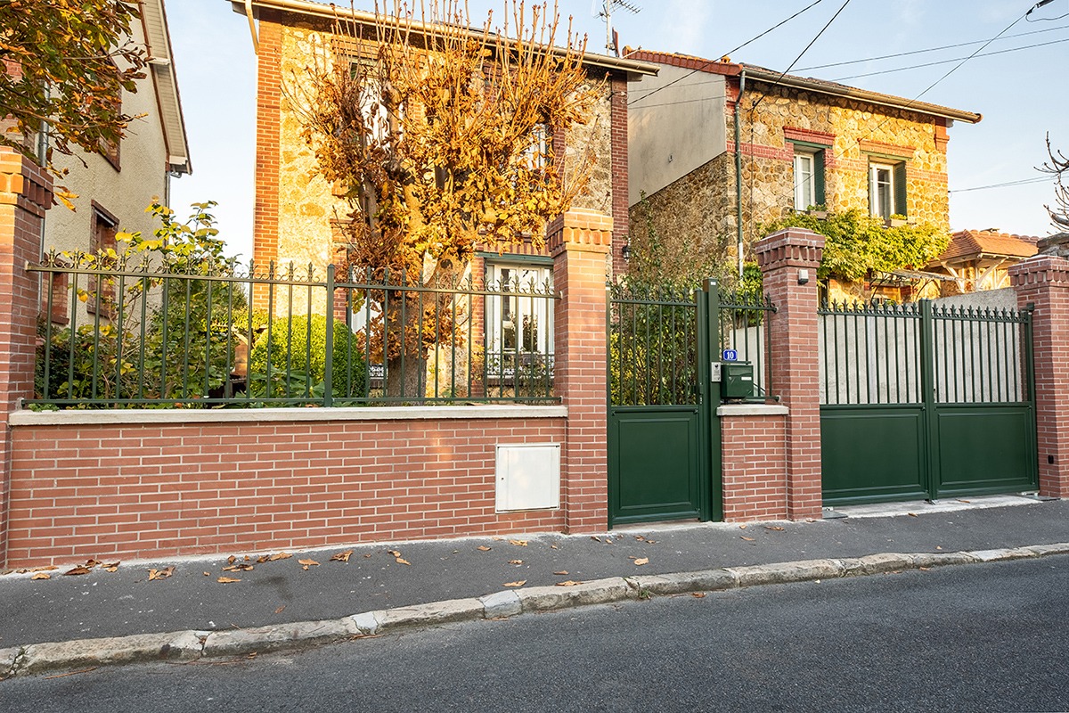 Portail battant alu gamme Tradition modèle Pantin - RAL6009