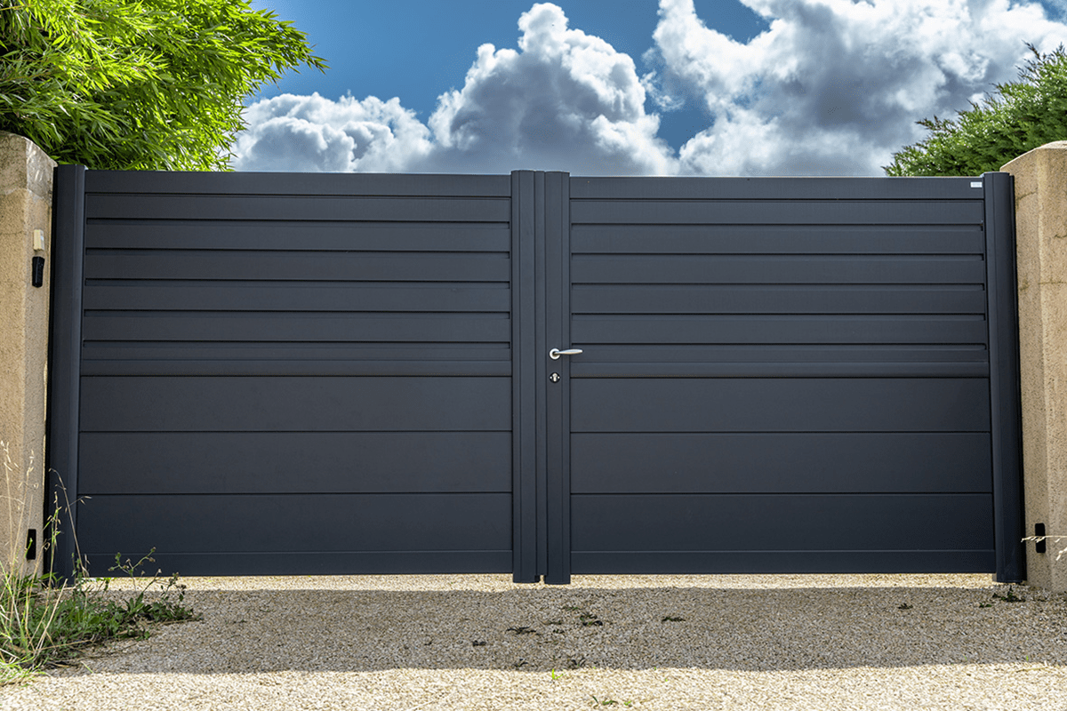 Portail coulissant alu gamme Signature modèle Lucida 5 - RAL7016