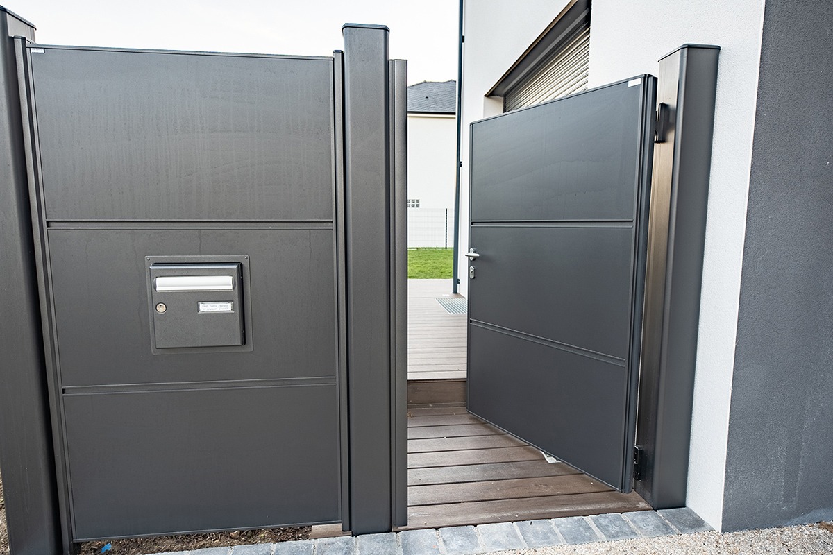 Portillon alu gamme Quadra modèle P3 - RAL2100