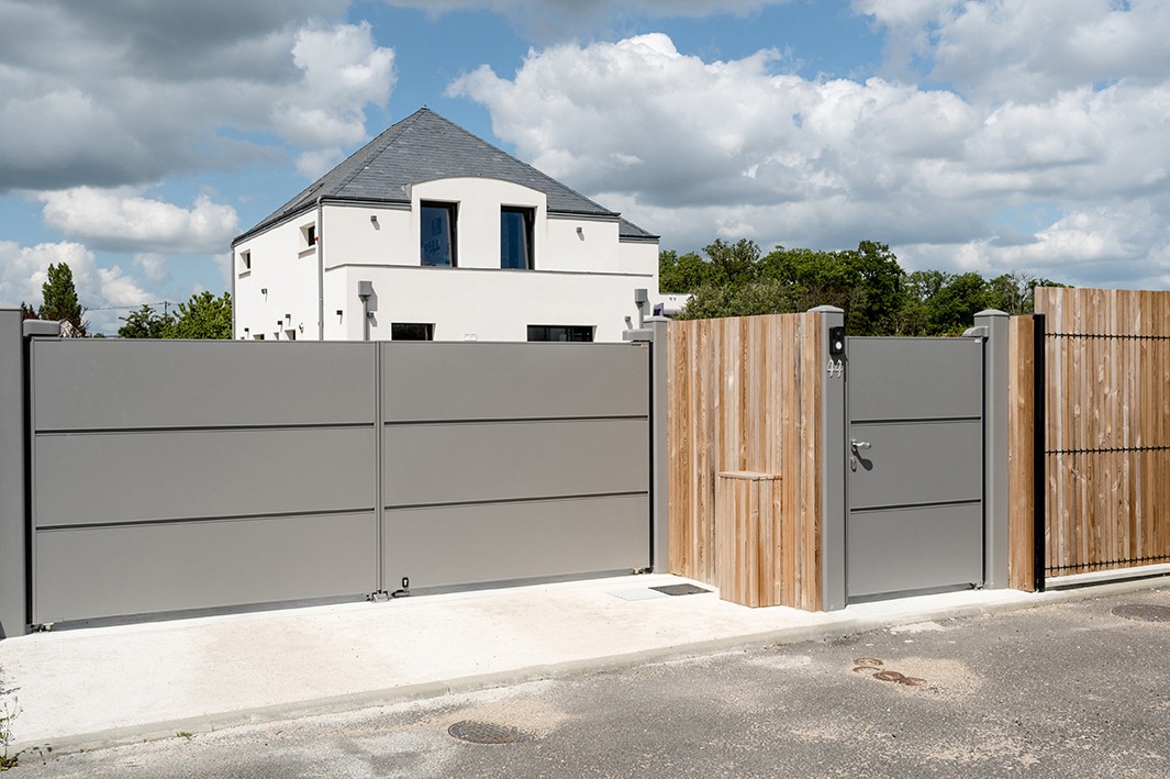 Portillon alu gamme Quadra modèle P3 - RAL9007