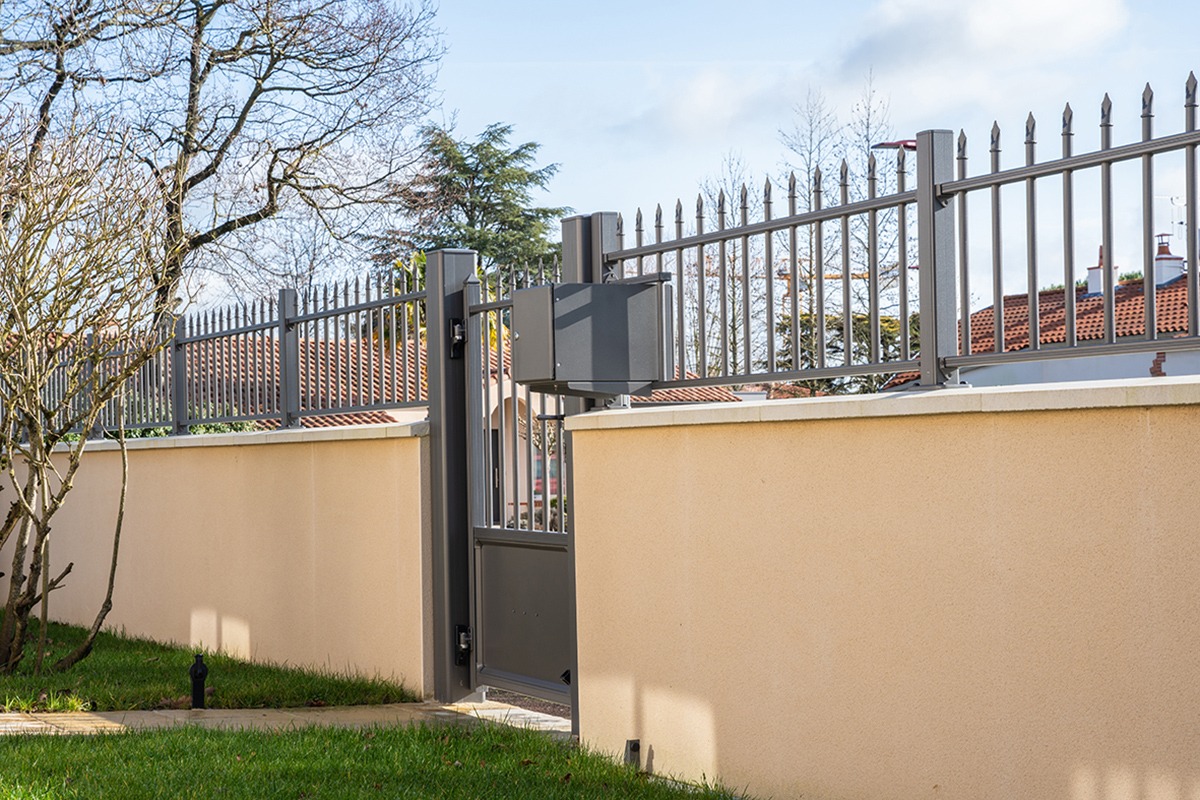 Portillon alu gamme Tradition modèle Pantin - RAL2900