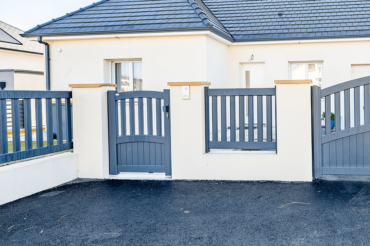 Portillon Daudet et clôture alu gamme Classic modèle Aubigné 80 - RAL7016