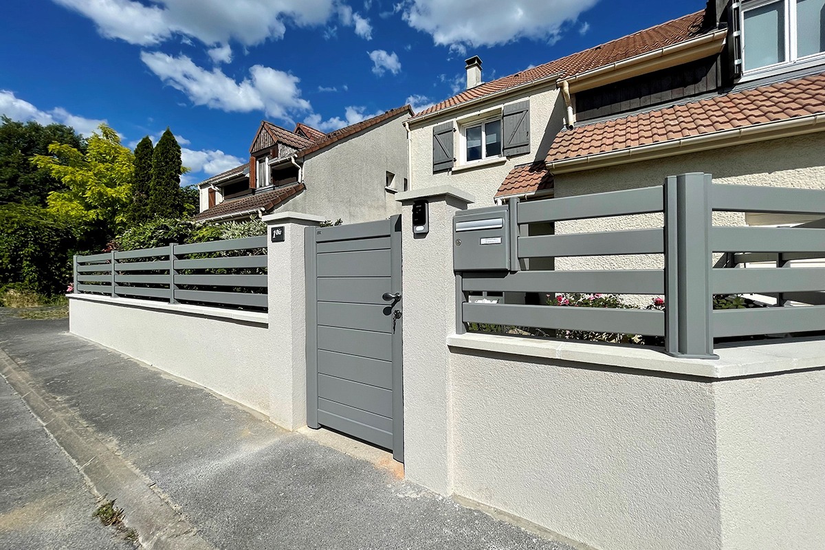 Clôture alu gamme Classic modèle Mistral 100 - RAL7037