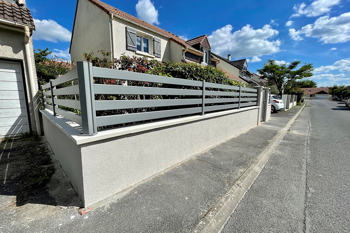 Clôture alu gamme Classic modèle Mistral 100 - RAL7037