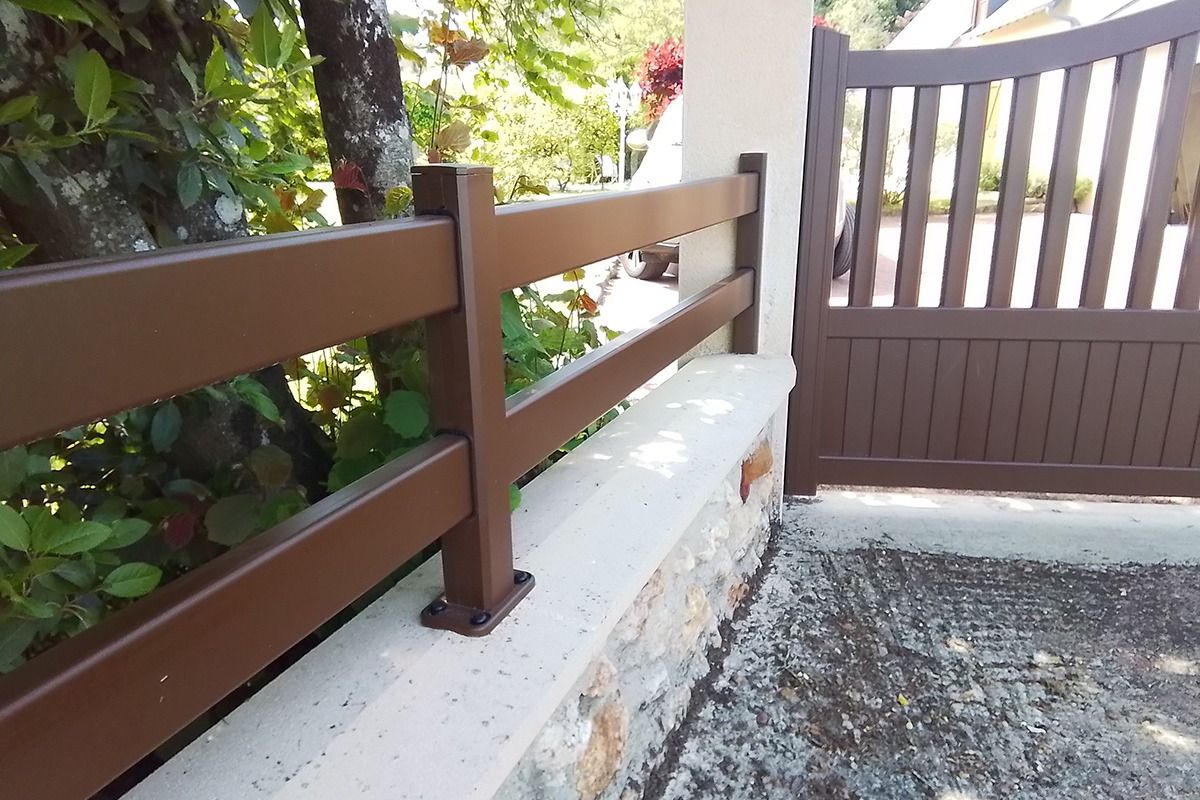 Clôture alu gamme Classic modèle Mistral 100 - RAL8014