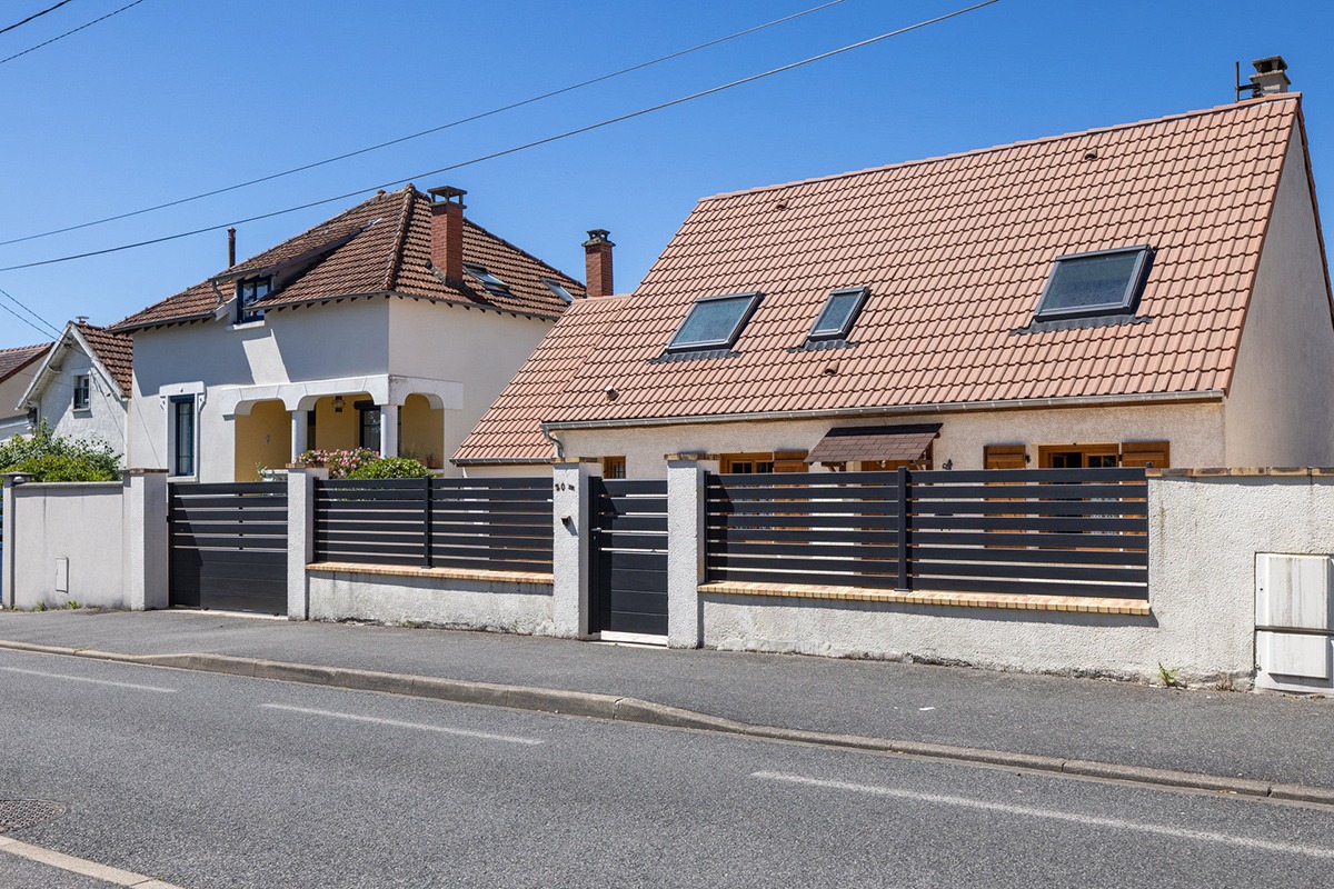 Clôture alu gamme Classic modèle Sabaria 100 - RAL2100