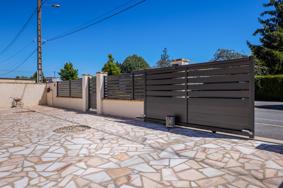 Clôture alu gamme Classic modèle Sabaria 100 - RAL2100