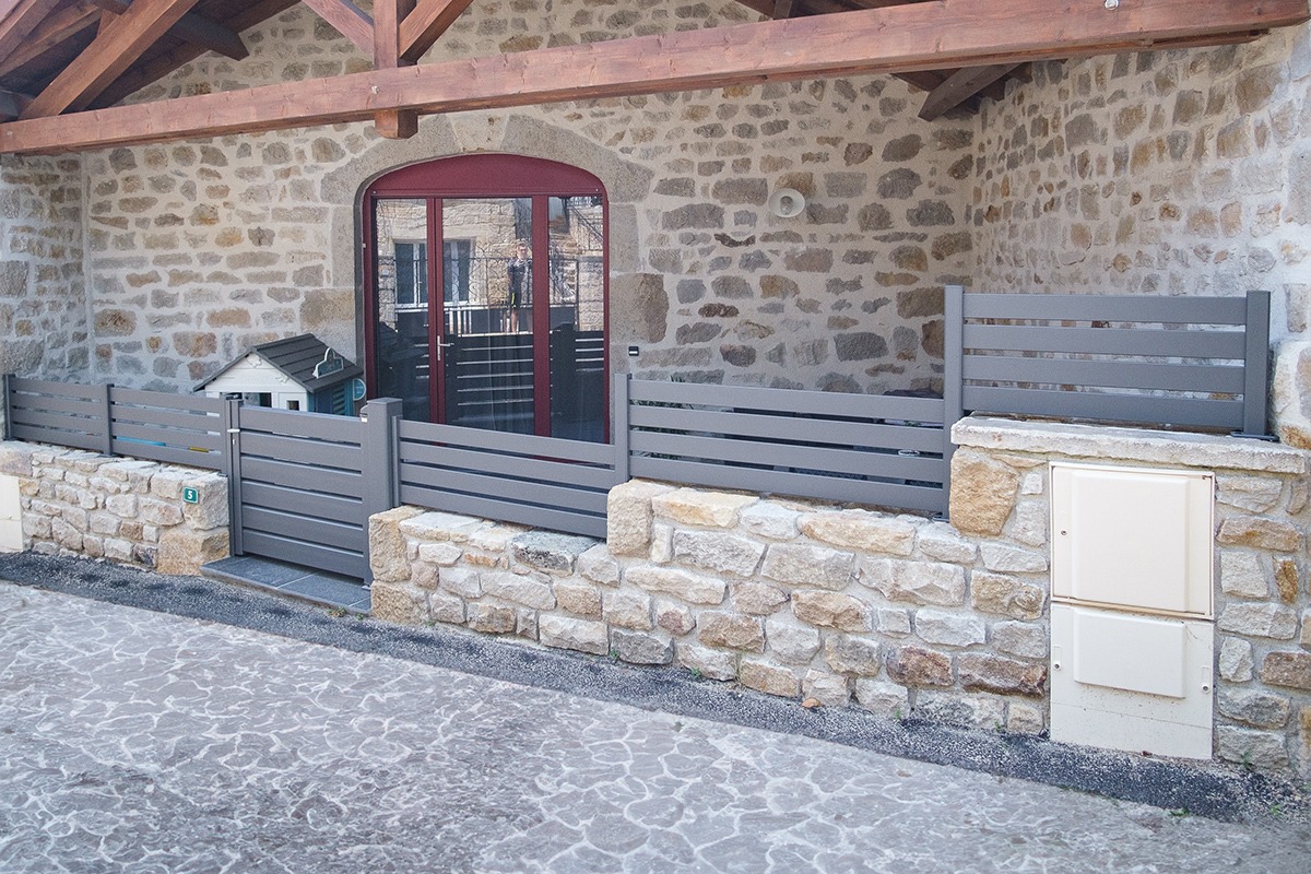 Clôture alu gamme Classic modèle Sabaria 100 - RAL2900