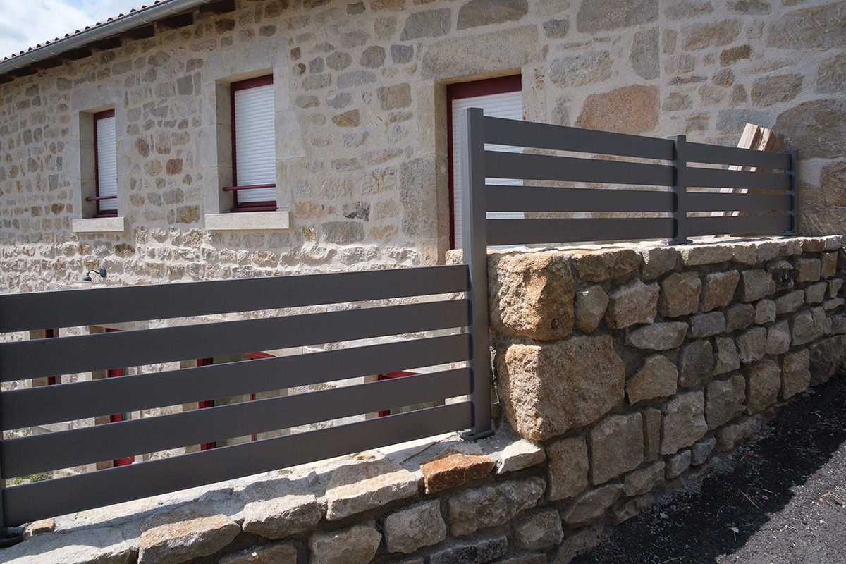 Clôture alu gamme Classic modèle Sabaria 100 - RAL2900