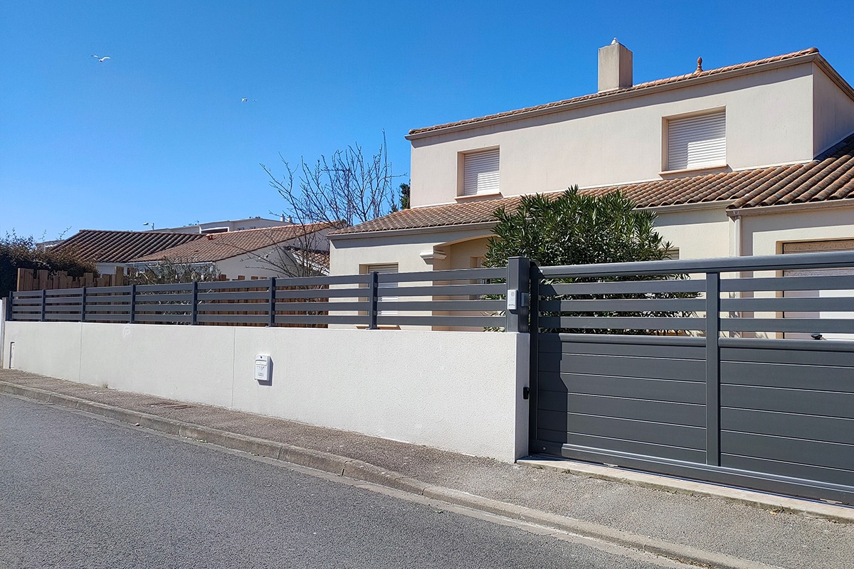 Clôture alu gamme Classic modèle Sabaria 100 - RAL2900