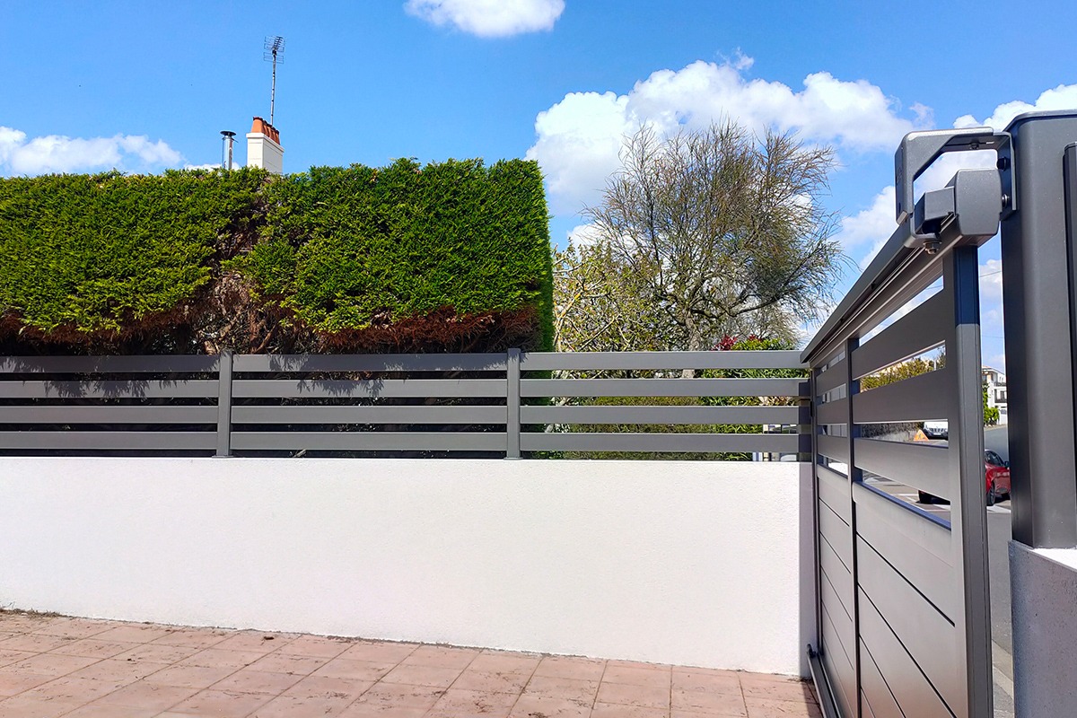 Clôture alu gamme Classic modèle Sabaria 100 - RAL2900