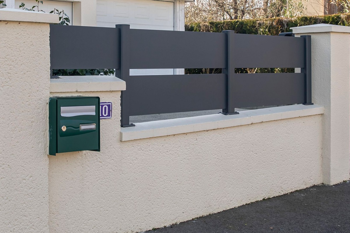 Clôture alu gamme Classic modèle Sabaria 250 - RAL7016