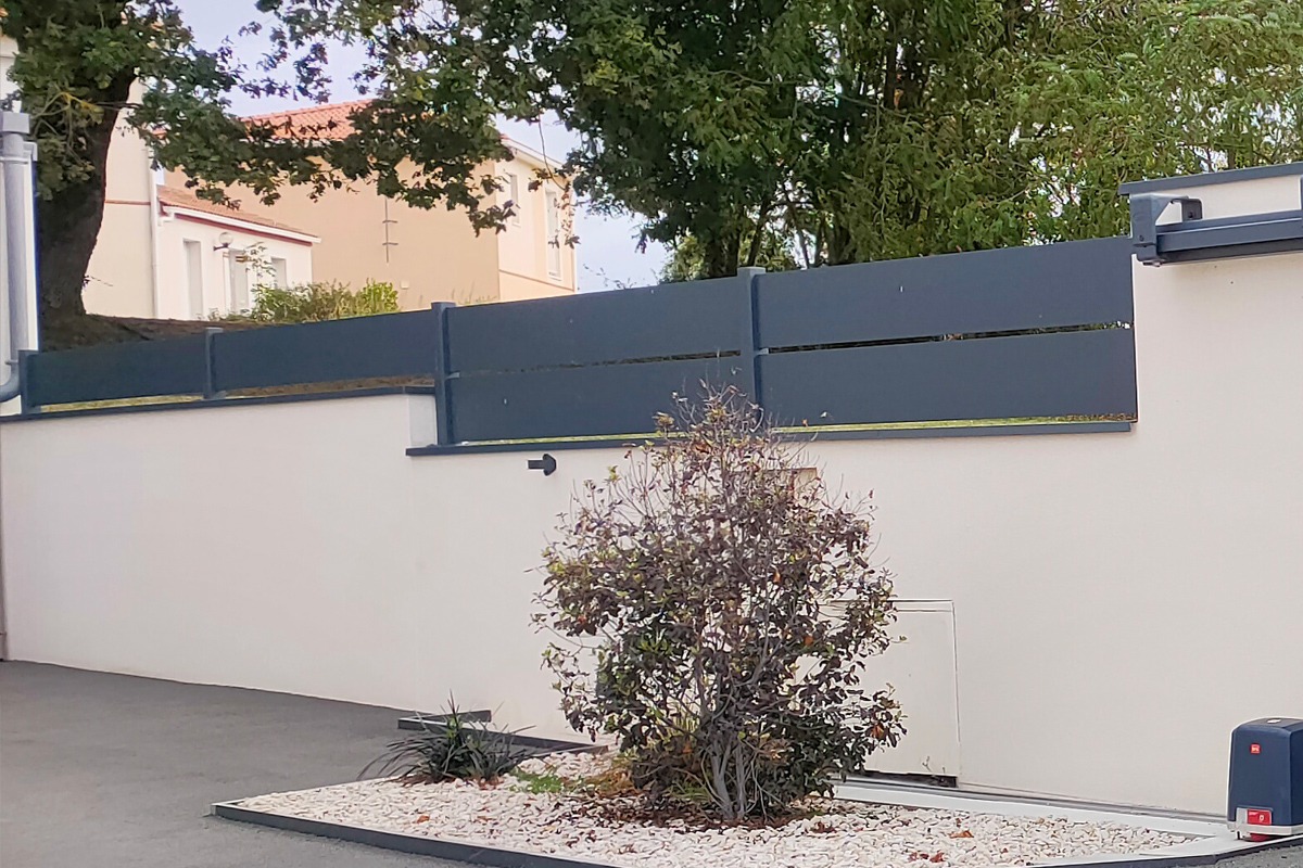 Clôture alu gamme Classic modèle Sabaria 250 - RAL7016